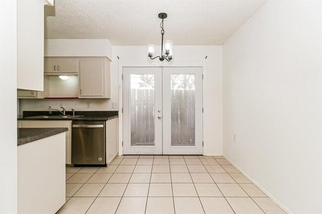 Building Photo - 8116 Exmoor Dr