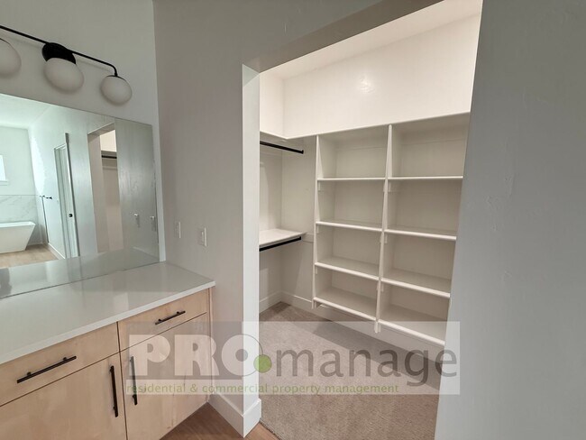 Building Photo - Gorgeous *NEW* Townhouse on the west side