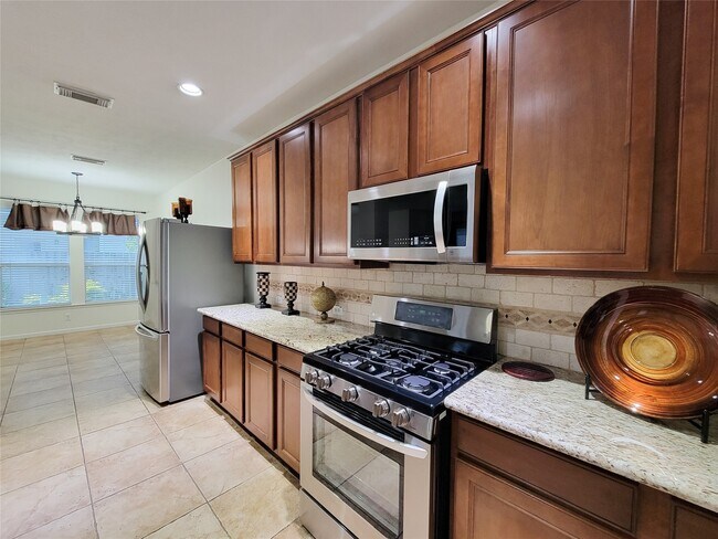 Building Photo - 5311 Timber Ct Hollow