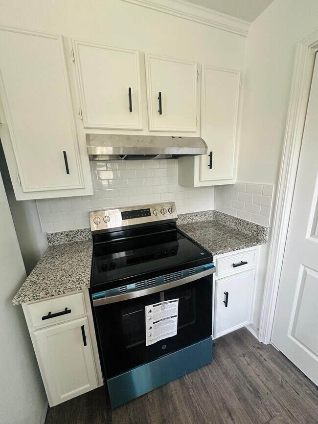 Building Photo - 317 Devonwood Ct