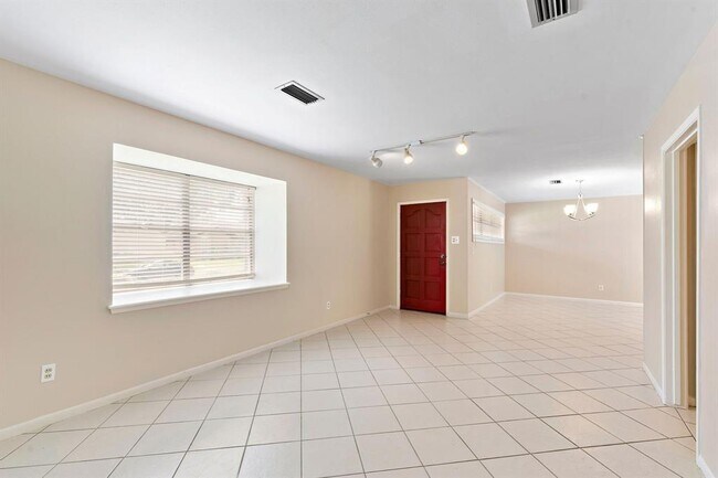 Building Photo - 5522 Ariel St