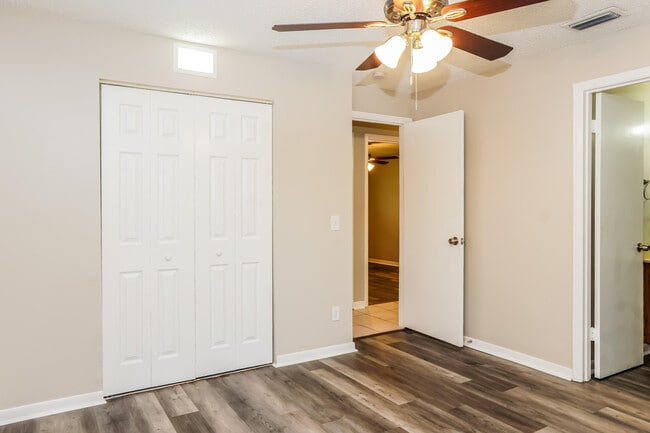 Building Photo - 6576 4th Ln