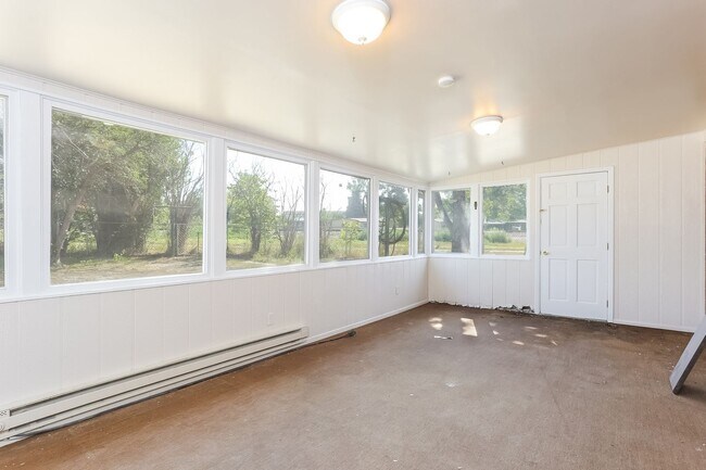 Building Photo - 2408 Lake Dr