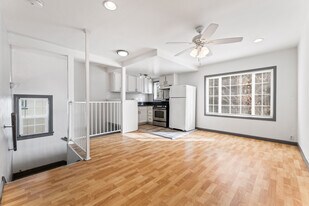 Building Photo - 1339 S Sycamore Ave