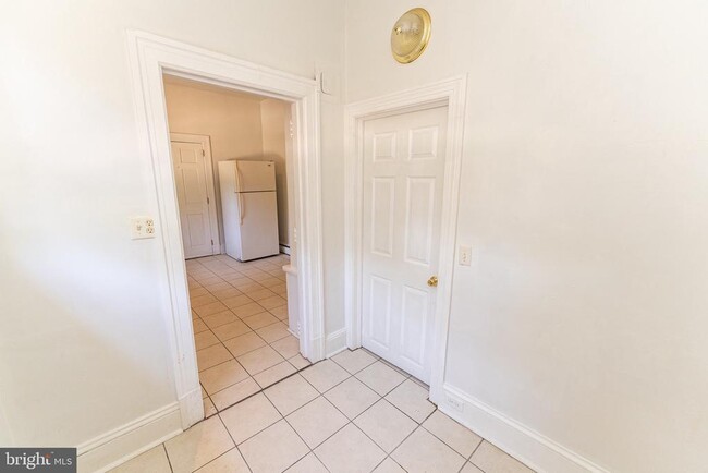 Building Photo - 733 Camden Ave