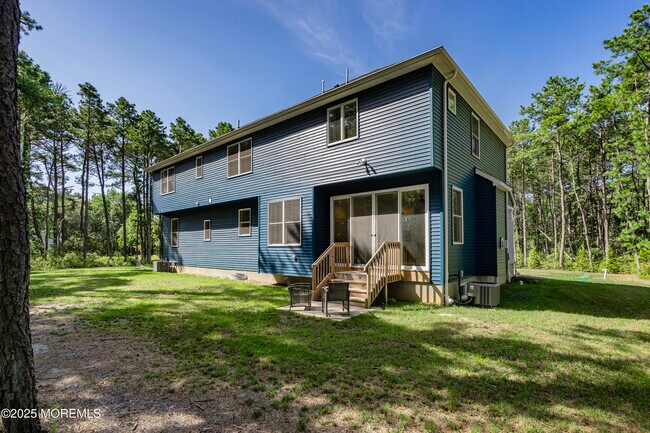 Building Photo - 1561 Scranton Ave