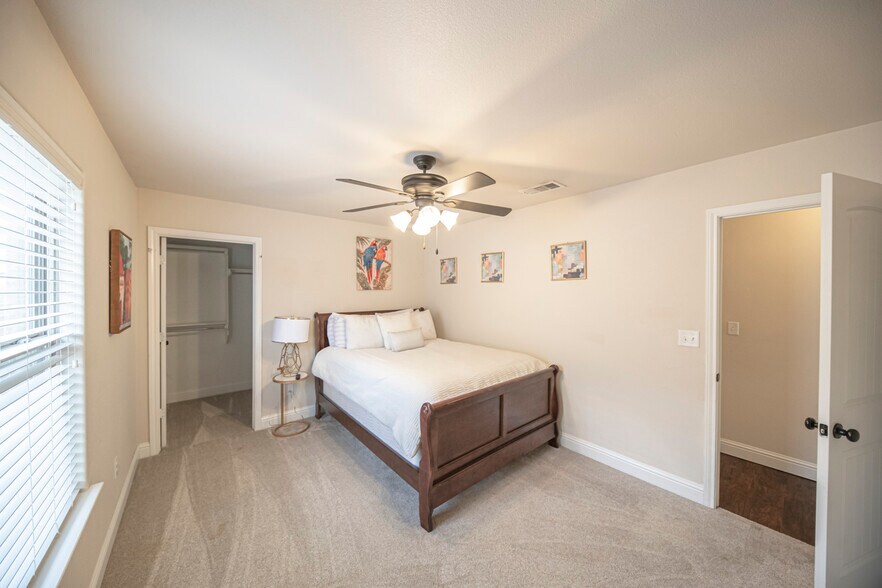 Building Photo - 6922 Ranch Hand Dr