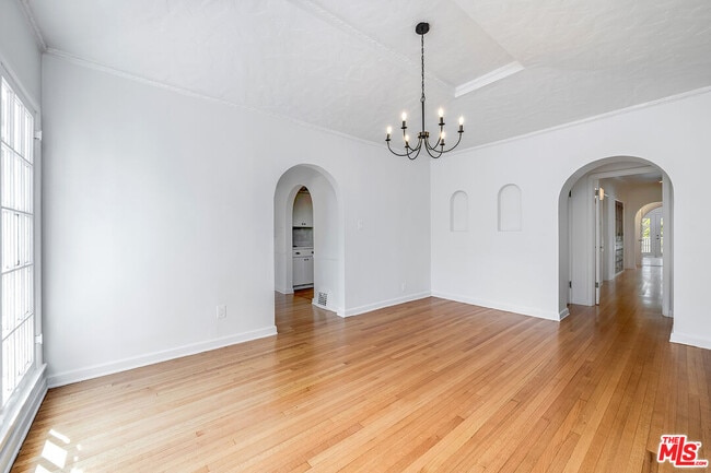 Building Photo - 1217 S Genesee Ave