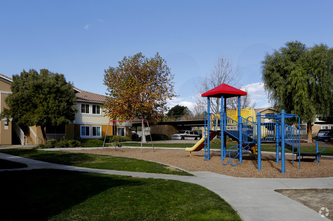 Building Photo - The Peppertree Apartments