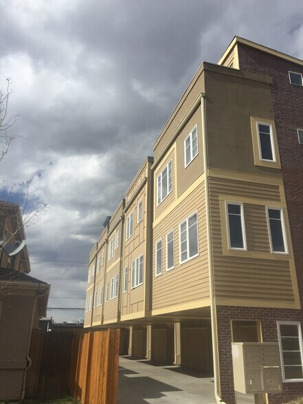 Building Photo - 2943 Lawrence St