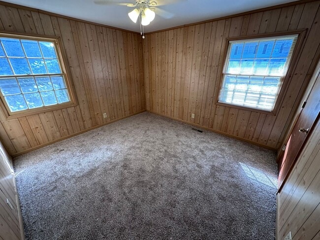 Building Photo - 3 Bedroom, 1 Bathroom- House in North Rome!