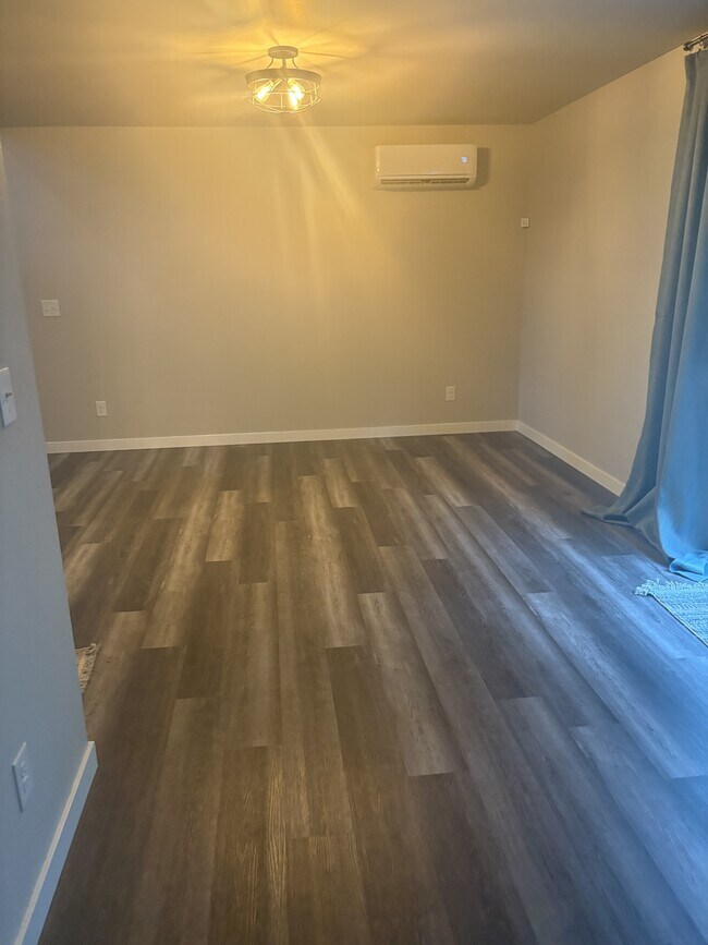 Building Photo - 61 E Ellinor Peak Pl