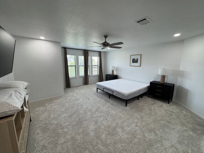 Building Photo - 191 Mistletoe Ln