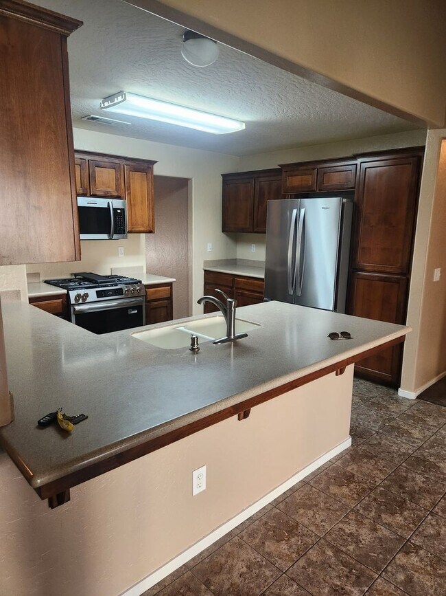 Building Photo - 2884 Sauvignon St