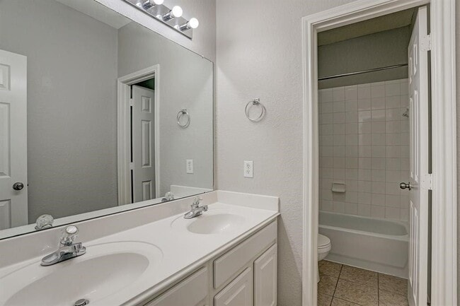 Building Photo - 2626 Canyon Falls Dr