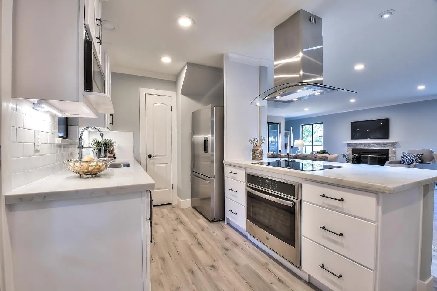 Kitchen - 494 Lassen St