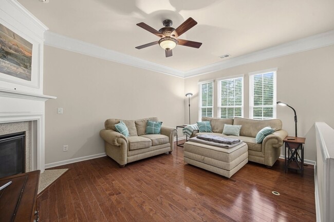 Building Photo - Extremely well-maintained 3-bedroom, 3.5 bath townhome in Baxter Village!