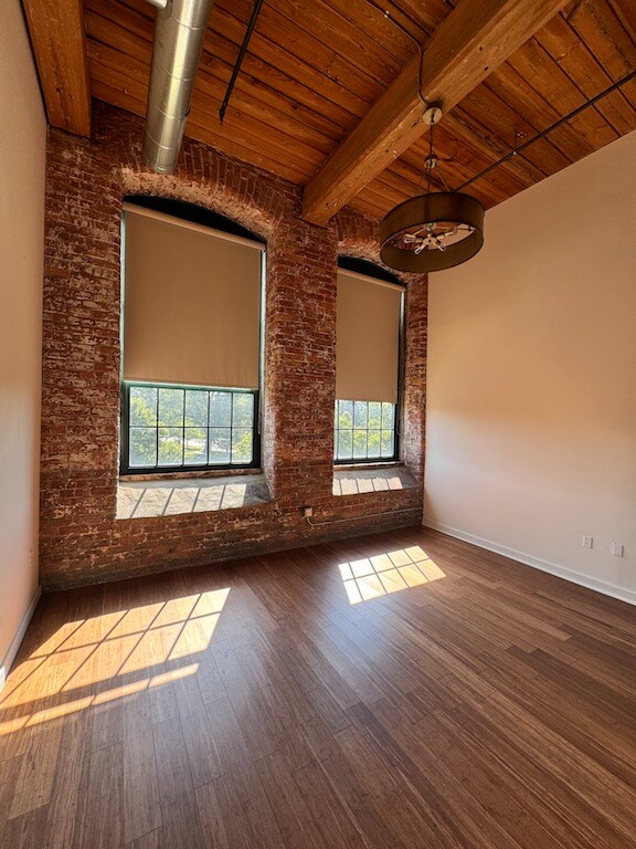 Building Photo - 400 Mills Ave