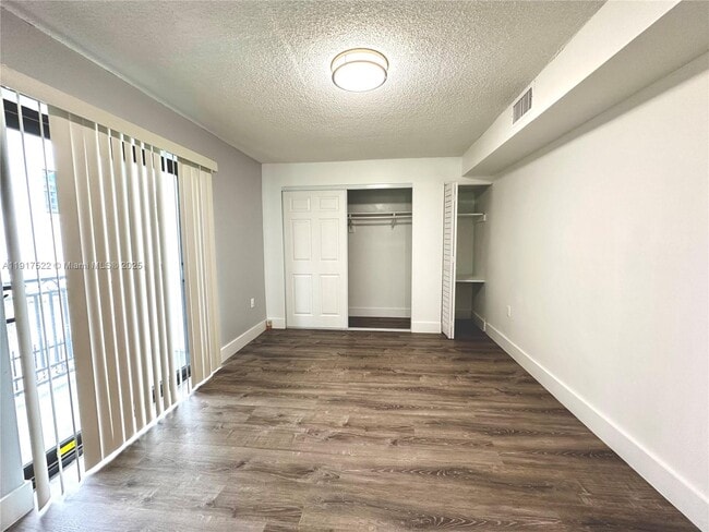 Building Photo - 529 SW 4th St