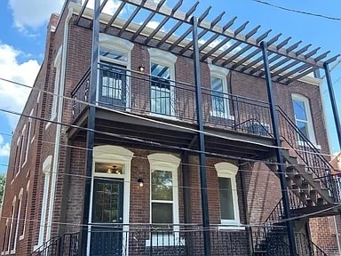 Building Photo - Olive Duplex