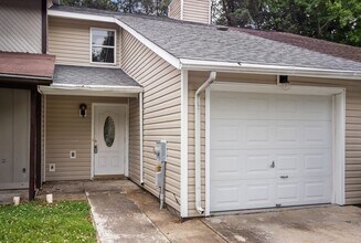 Building Photo - Welcome to Branchwood Townhomes!