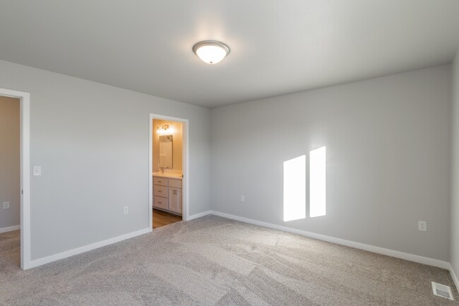 Building Photo - 3615 33rd St S