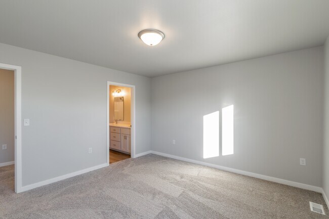Building Photo - 3710 33rd St S