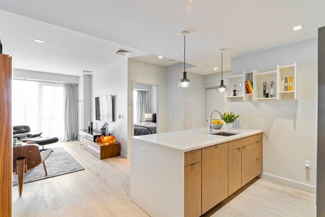 Building Photo - 375 Canal St