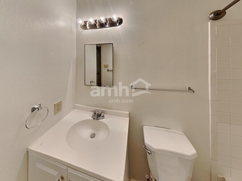 Building Photo - 8931 Kenton Briar