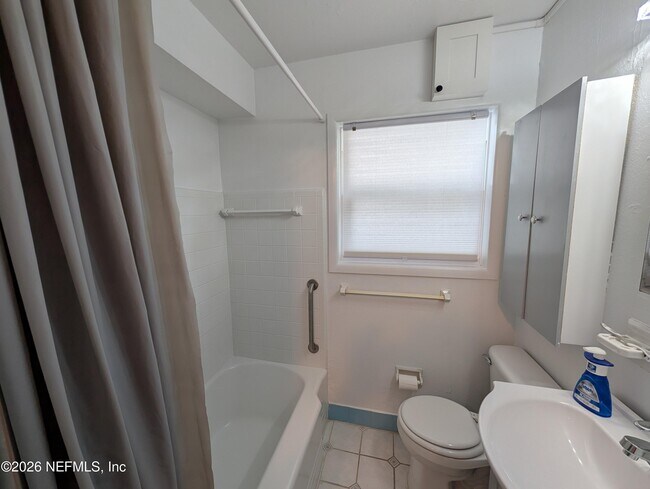 Building Photo - 1657 Louvre Dr