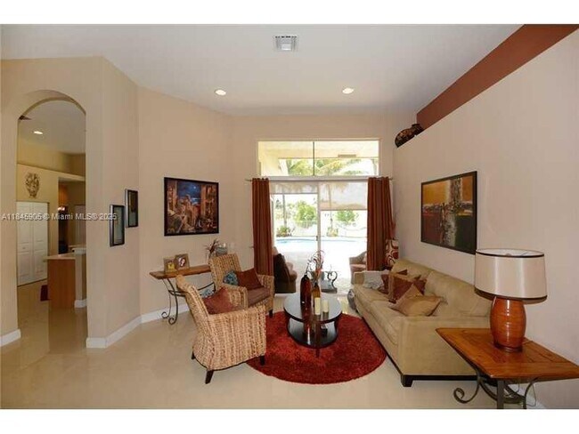 Building Photo - 896 Marina Dr