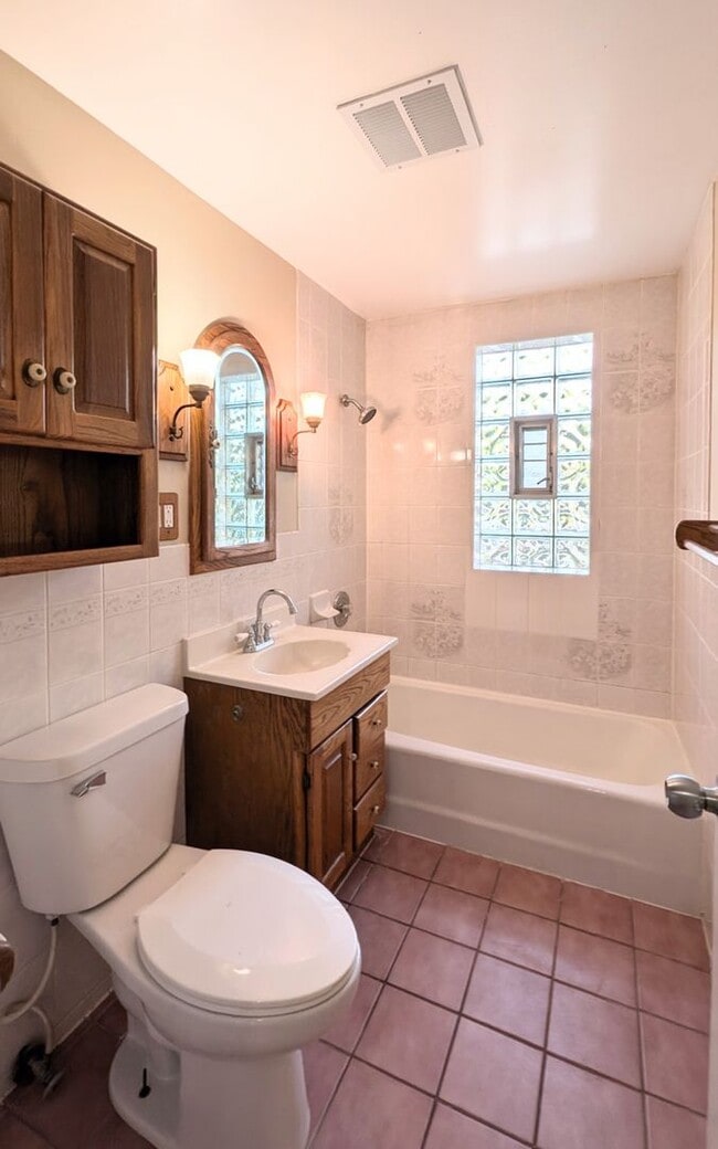 Building Photo - 3 bd 1 3/4 bath home Crest Hill