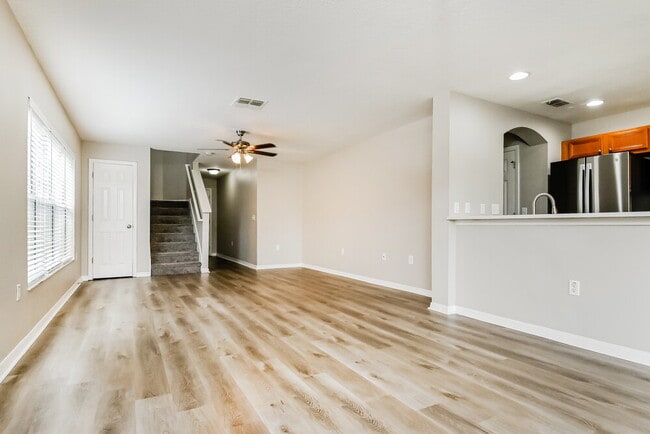 Building Photo - 10847 Kensington Park Ave