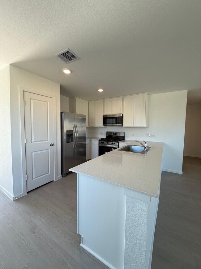 Building Photo - 3093 Fantasy Ter Dr