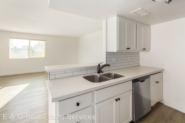 Building Photo - 2 br, 1 bath House - 740 E Joan D Arc Ave