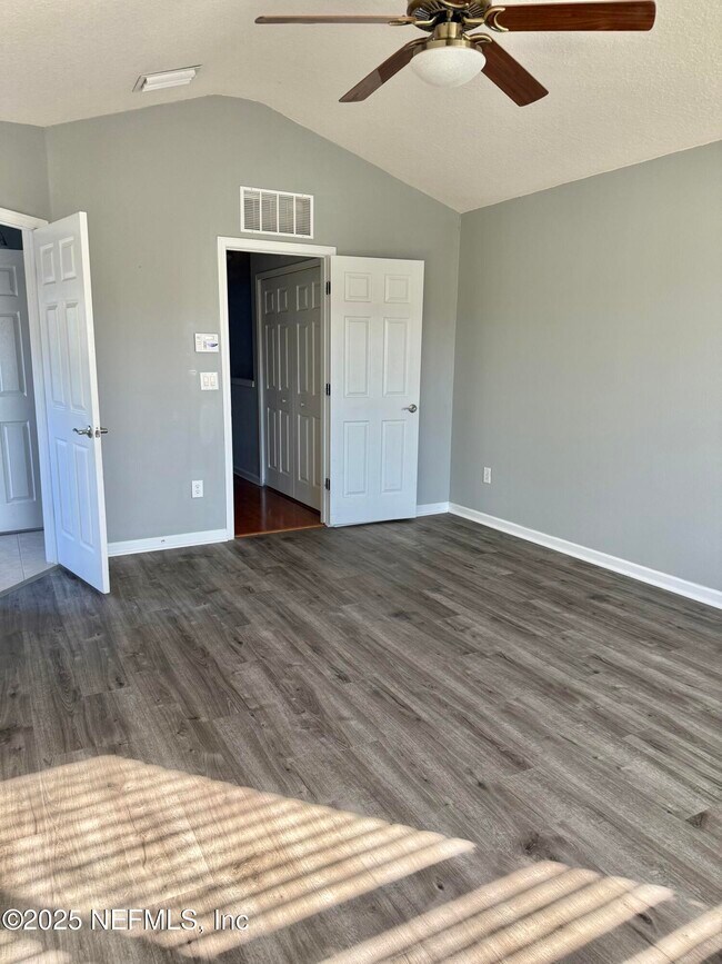 Building Photo - 4210 Highwood Dr