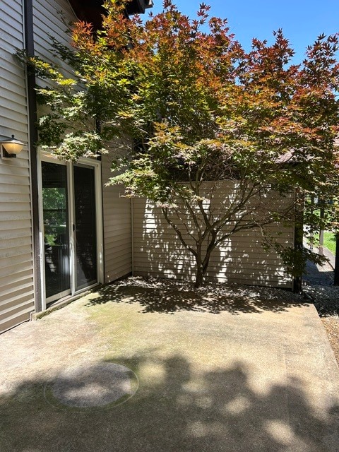 Building Photo - 446 Down Hill Dr