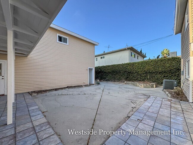Building Photo - 8100 W 83rd St