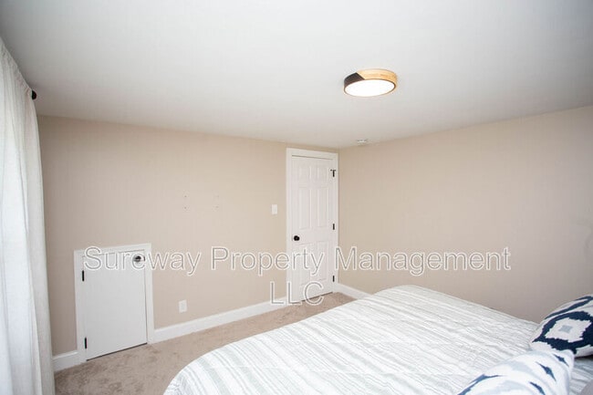 Building Photo - 319 Davistown Rd