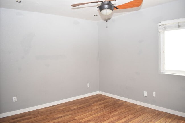 Building Photo - 316 S 35th St
