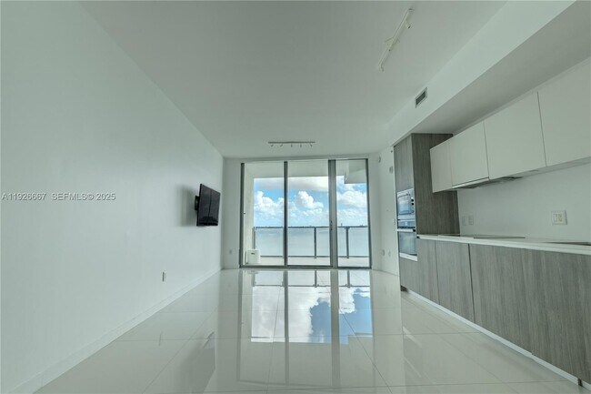 Building Photo - 2900 NE 7th Ave