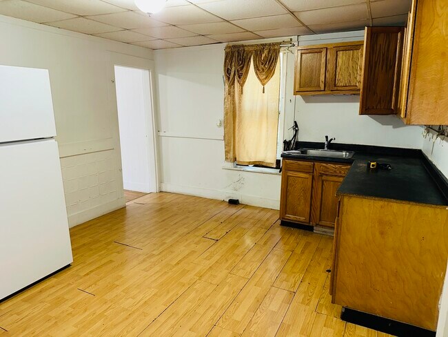 Building Photo - 113 Southview St