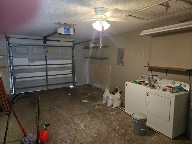 Building Photo - Your Perfect Home Awaits!