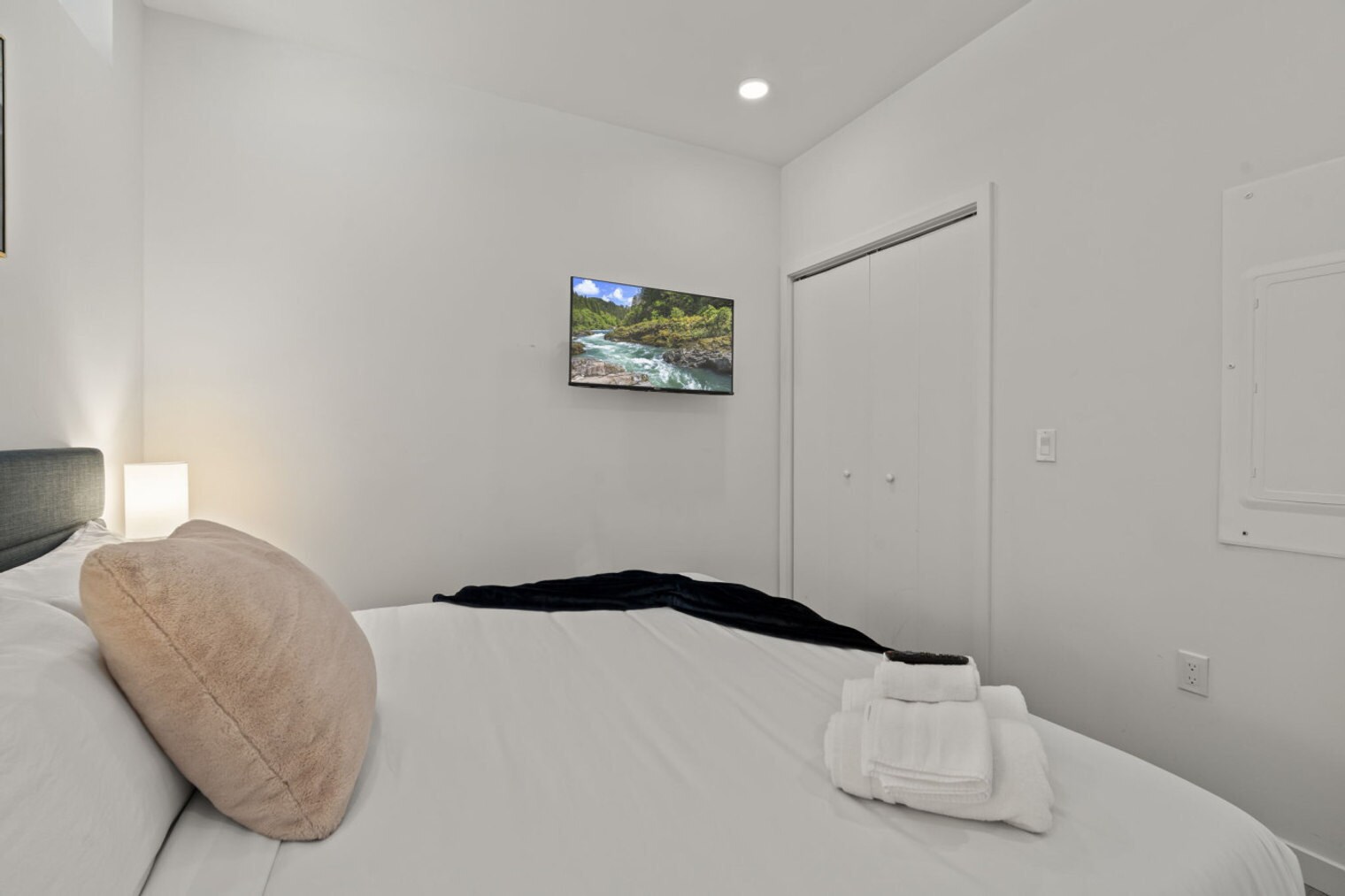 Building Photo - 501 N Perth St