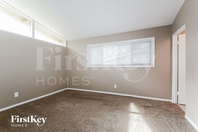 Building Photo - 2405 Brook Dr