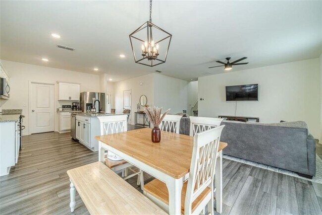 Building Photo - 222 Knightsbridge Ln