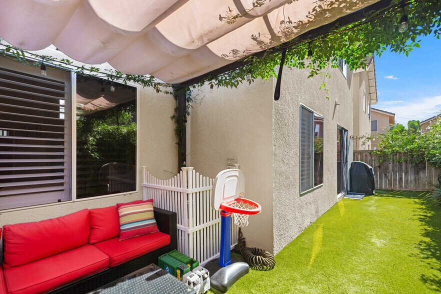 Building Photo - 2 Piccadilly Ct