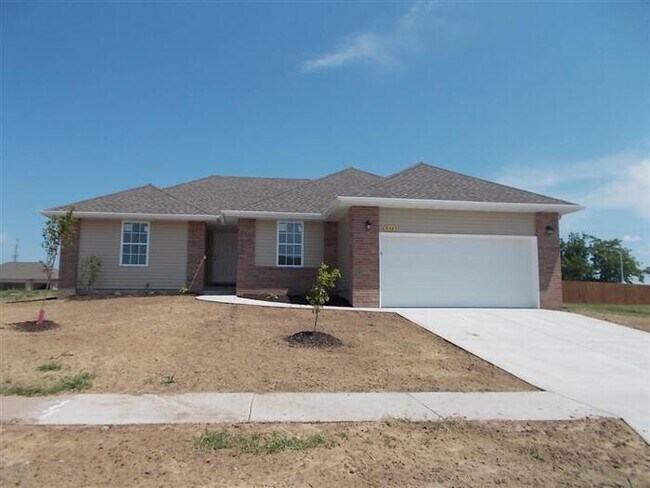 Bent Tree subdivision with lots of space! ... - 5525 Yew St W ...