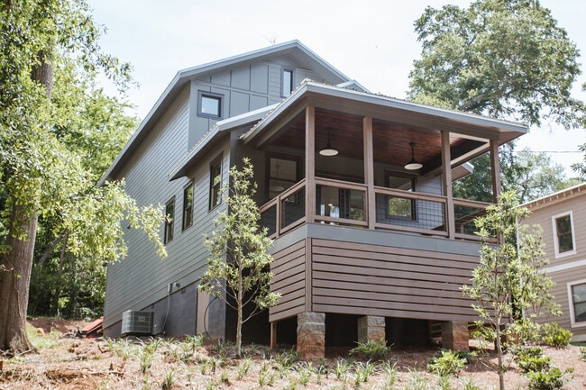 Building Photo - 132 Flint St