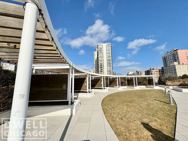 Building Photo - 1200 N La Salle Dr
